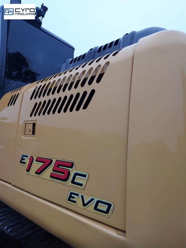 Escavadeira New Holland E175 C 2015 - Imagem 2