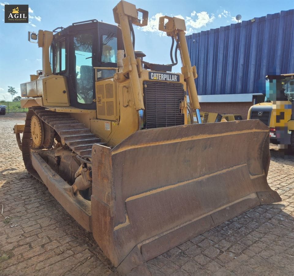 Trator de Esteira Caterpillar D6T 2011 - Imagem 1