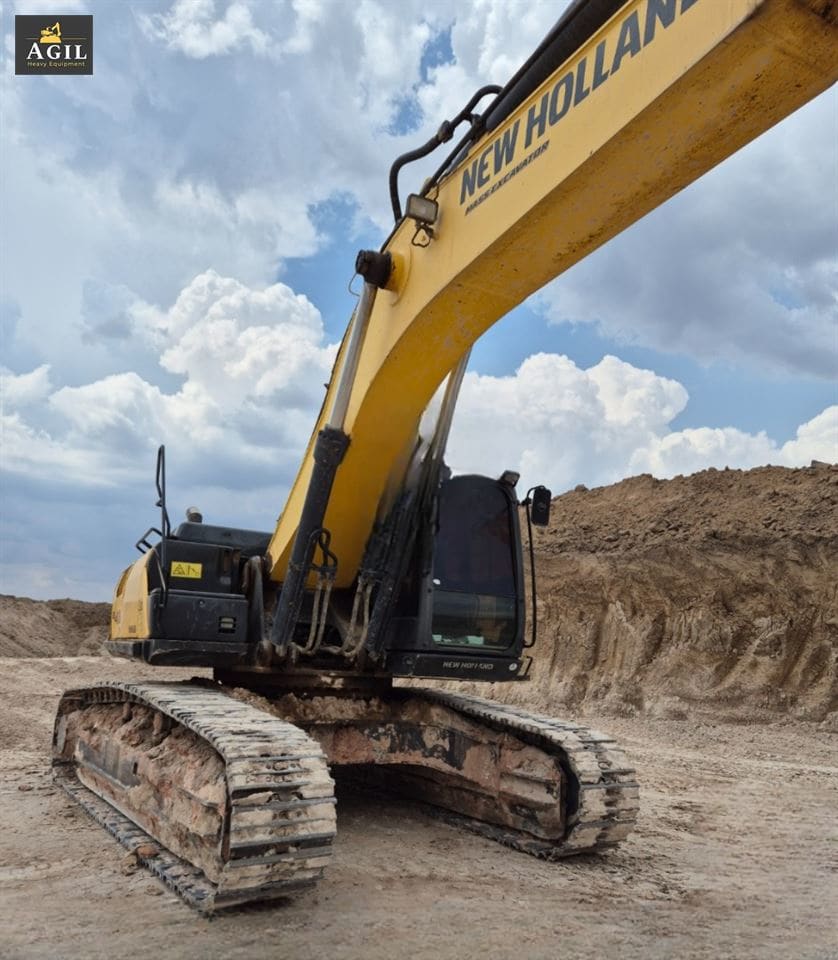 Escavadeira New Holland E405 C 2020 - Imagem 1
