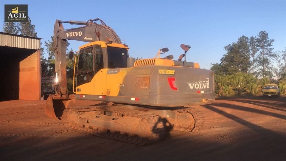 Escavadeira Volvo EC210B 2012 - Imagem 1