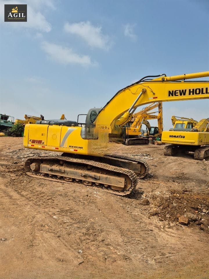 Escavadeira New Holland E215 B 2011 - Imagem 1