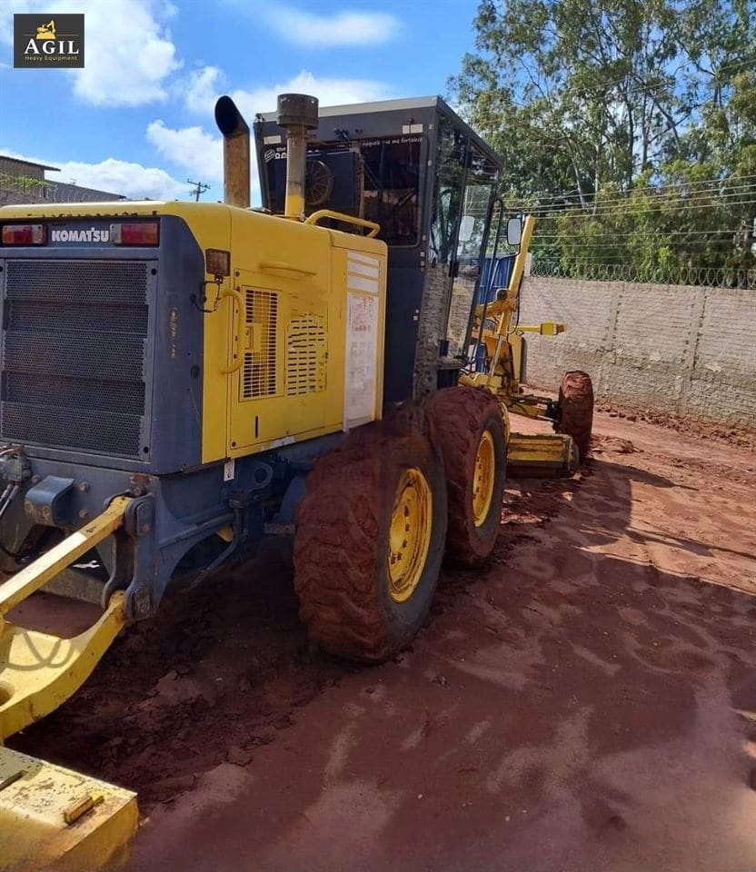 Motoniveladora Komatsu GD555-3 2011 - Imagem 1