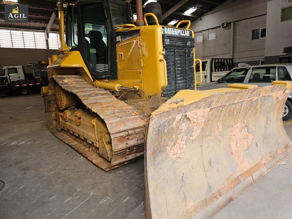 Trator de Esteira Caterpillar D6N 2010 - Imagem 1