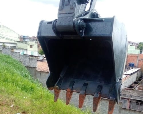 Escavadeira Hyundai R220 LC 22/22 - Imagem 1