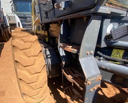 Motoniveladora New Holland RG 170B 18/18 - Imagem 1