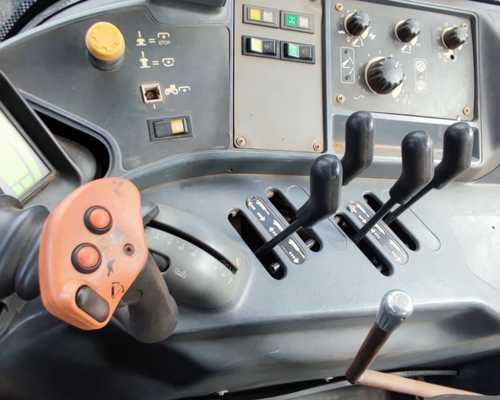 Trator New Holland T7040 13/13 - Imagem 4