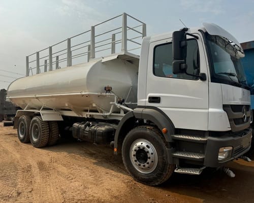 Caminhão Mercedes Benz Pipa MB2831 12/12 - Imagem 1
