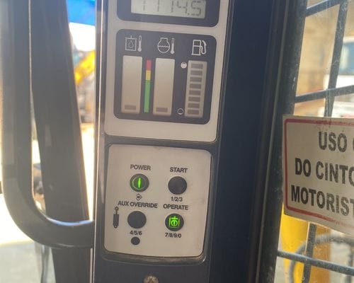 Mini Carregadeira New Holland L220 14/14 - Imagem 3