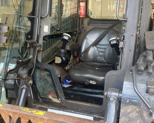 Mini Carregadeira New Holland L220 14/14 - Imagem 5