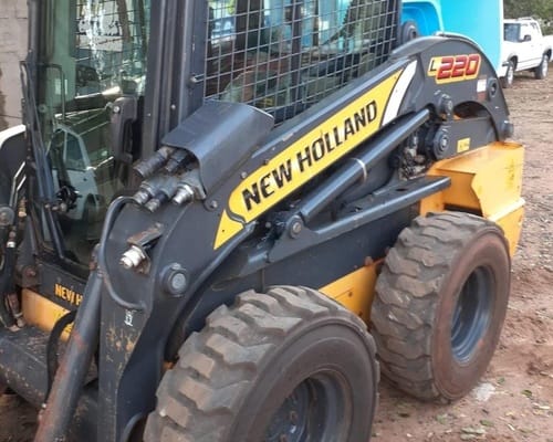 Mini Carregadeira New Holland L220 19/19 - Imagem 2