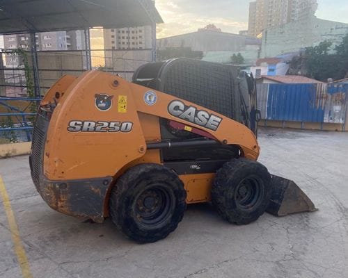 Mini Carregadeira Case SR250 15/15 - Imagem 1