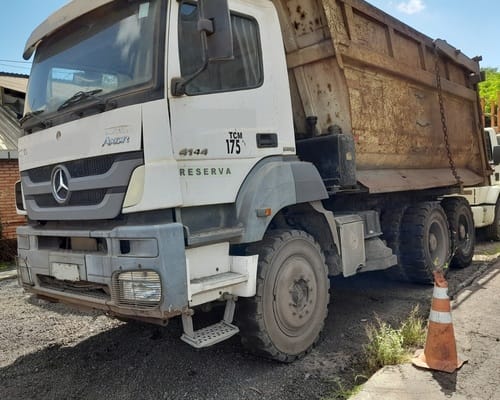 Caminhão Mercedes Benz Caçamba MB 4144 14/14 - Imagem 1