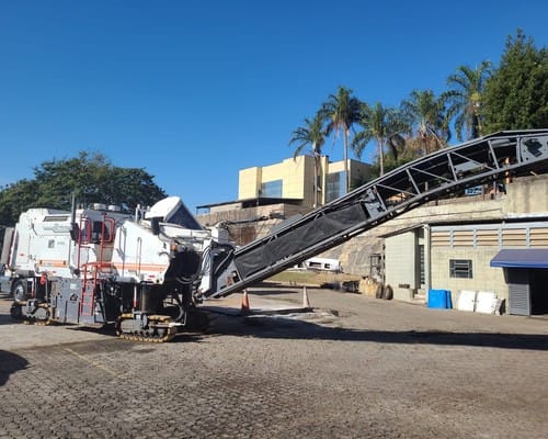 Fresadora de Asfalto Wirtgen W1900 07/07 - Imagem 6