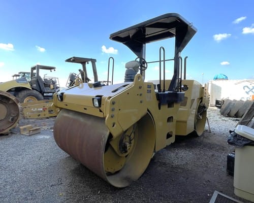 Rolo compactador Caterpillar CB534D 11/11 - Imagem 1