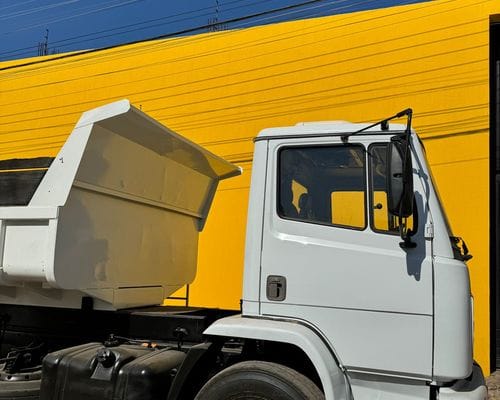 Caminhão Mercedes Benz MB1720 05/05 - Imagem 1