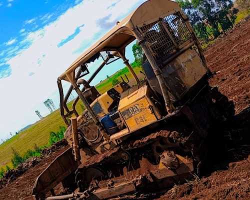 Trator de Esteiras Caterpillar D4E 86/86 - Imagem 3