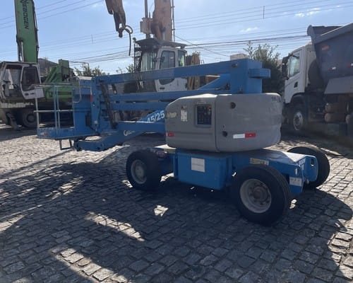 Plataforma Elevatória Genie Z4525DC 09/09 - Imagem 2