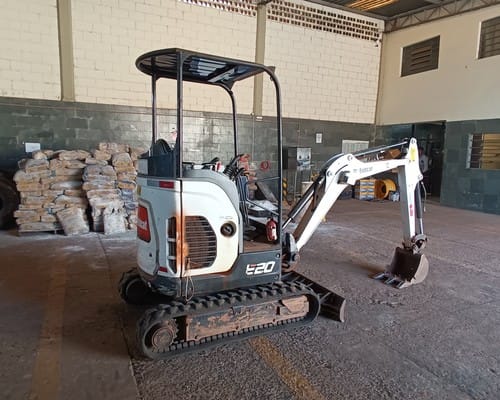 Mini Escavadeira Bobcat E20 19/19 - Imagem 3