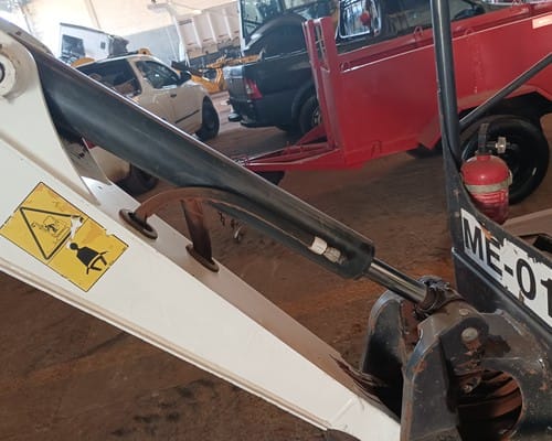 Mini Escavadeira Bobcat E20 19/19 - Imagem 13