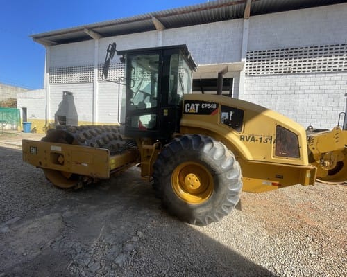 Rolo compactador Caterpillar CS54B 14/14 - Imagem 2