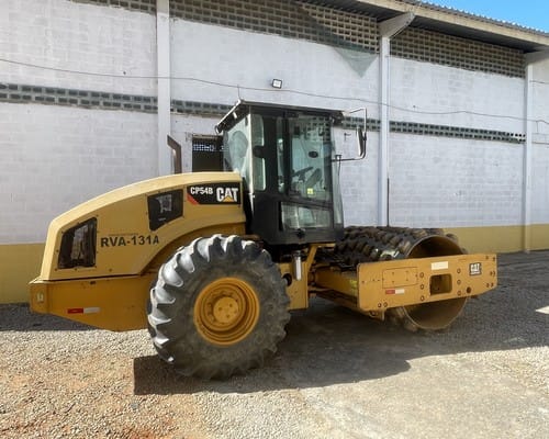 Rolo compactador Caterpillar CS54B 14/14 - Imagem 3