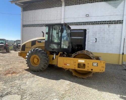 Rolo compactador Caterpillar CS54B 14/14 - Imagem 4