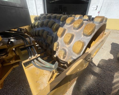 Rolo compactador Caterpillar CS54B 14/14 - Imagem 18