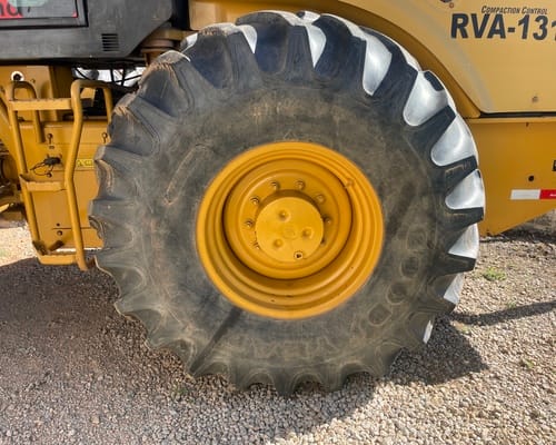 Rolo compactador Caterpillar CS54B 14/14 - Imagem 20