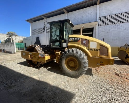 Rolo compactador Caterpillar CS54B 14/14 - Imagem 2