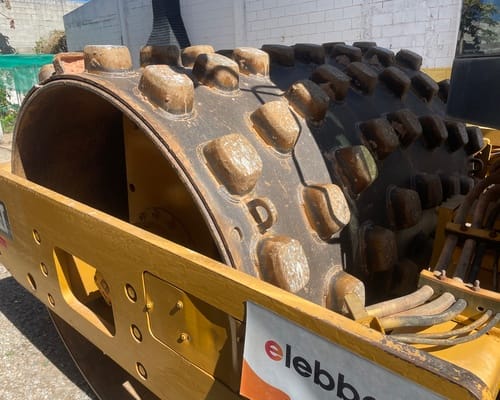 Rolo compactador Caterpillar CS54B 14/14 - Imagem 18