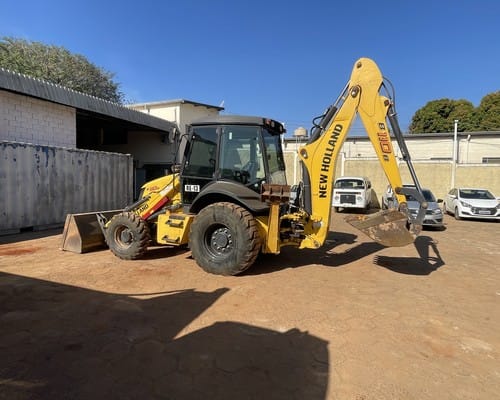 Retroescavadeira New Holland B110B 22/22 - Imagem 2