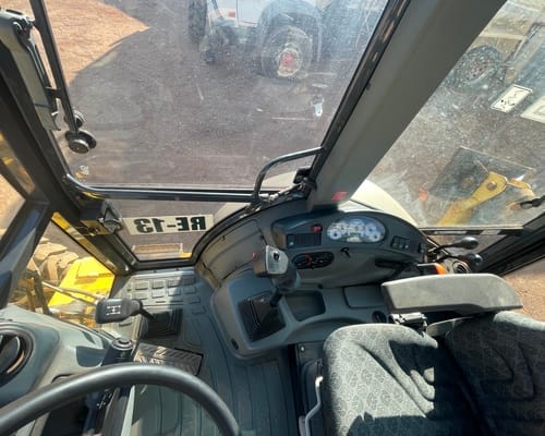 Retroescavadeira New Holland B110B 22/22 - Imagem 6