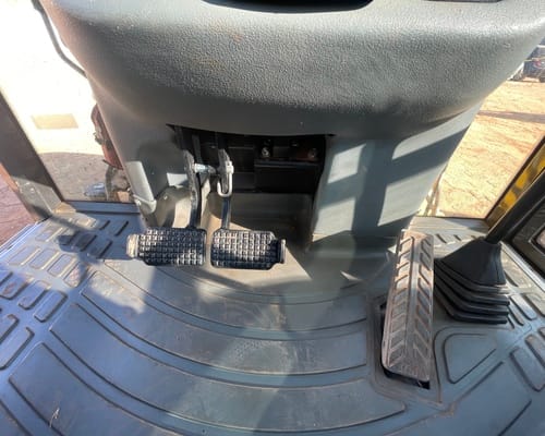 Retroescavadeira New Holland B110B 22/22 - Imagem 7