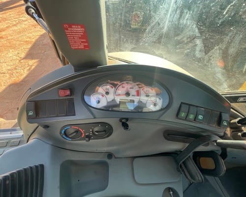 Retroescavadeira New Holland B110B 22/22 - Imagem 9