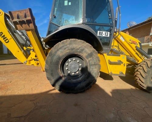 Retroescavadeira New Holland B110B 22/22 - Imagem 17