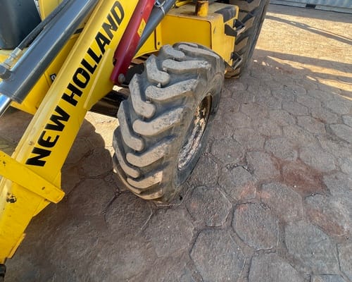 Retroescavadeira New Holland B110B 22/22 - Imagem 18