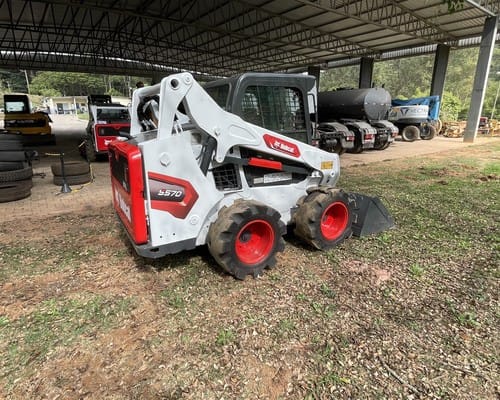 Mini Carregadeira Bobcat S570 20/20 - Imagem 3