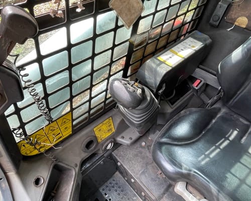 Mini Carregadeira Bobcat S570 20/20 - Imagem 7