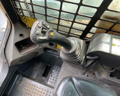 Mini Carregadeira Bobcat S570 20/20 - Imagem 8