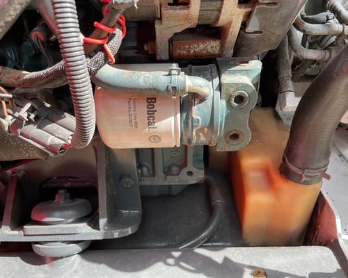 Mini Carregadeira Bobcat S570 20/20 - Imagem 11