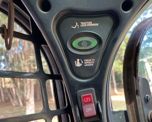 Mini Carregadeira Bobcat S570 21/21 - Imagem 6