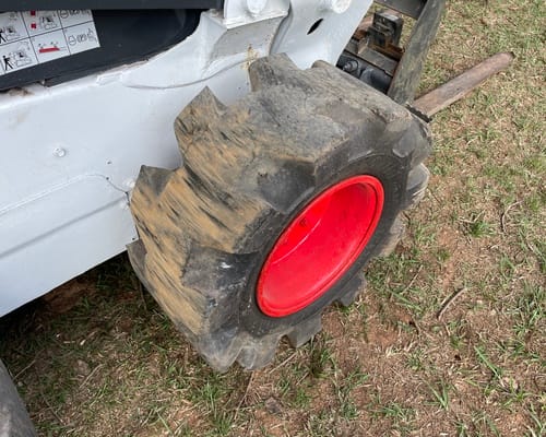 Mini Carregadeira Bobcat S570 21/21 - Imagem 17