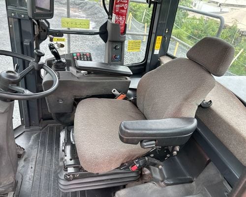 Pá carregadeira  John Deere 724K 17/17 - Imagem 8