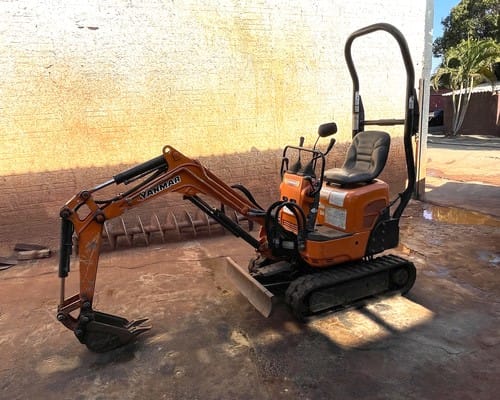 Mini Escavadeira Yanmar SV08 17/17 - Imagem 1
