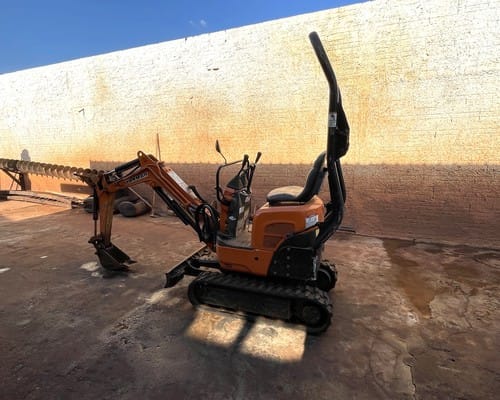 Mini Escavadeira Yanmar SV08 17/17 - Imagem 2