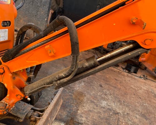 Mini Escavadeira Yanmar SV08 17/17 - Imagem 13
