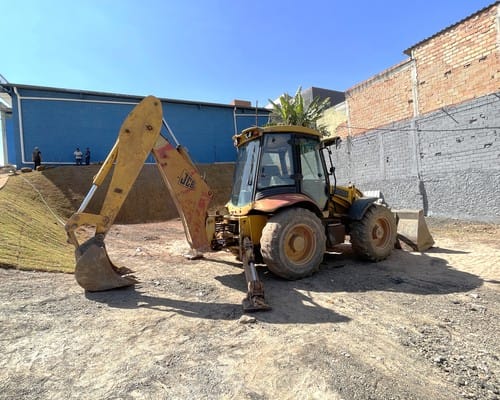 Retroescavadeira JCB 4 CX 10/10 - Imagem 3