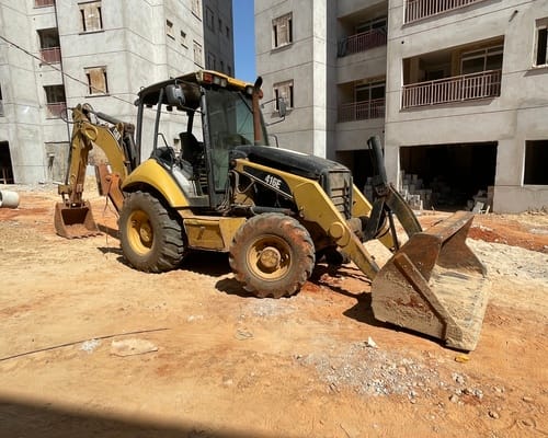 Retroescavadeira Caterpillar 416E 08/08 - Imagem 4