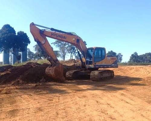 Escavadeira Hyundai R220 LC 15/15 - Imagem 1