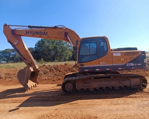 Escavadeira Hyundai R220 LC 15/15 - Imagem 2